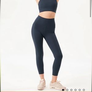 LIKE NEW girlfriend Compressive Pocket Legging